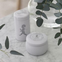 SN - DÁRKOVÝ BOX - Svíčka a zápalky - Eukalyptus Bílá lesklá / stříbrný lesklý emblém (2/6)